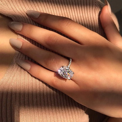 Oval Moissanite Wedding Ring