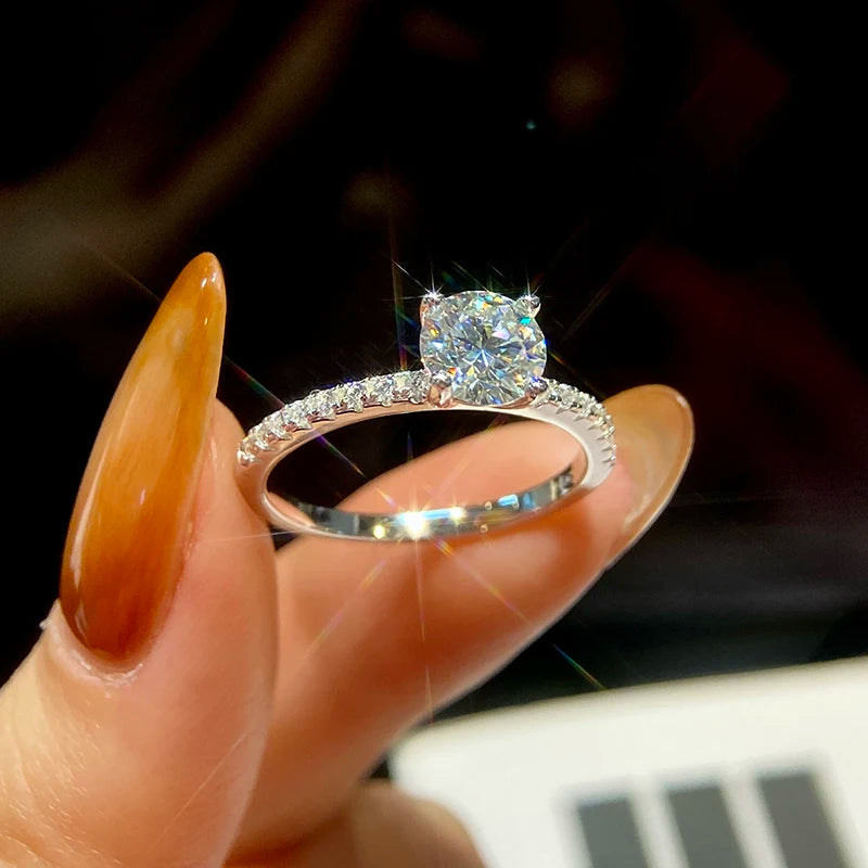 Round Moissanite Zircon Band