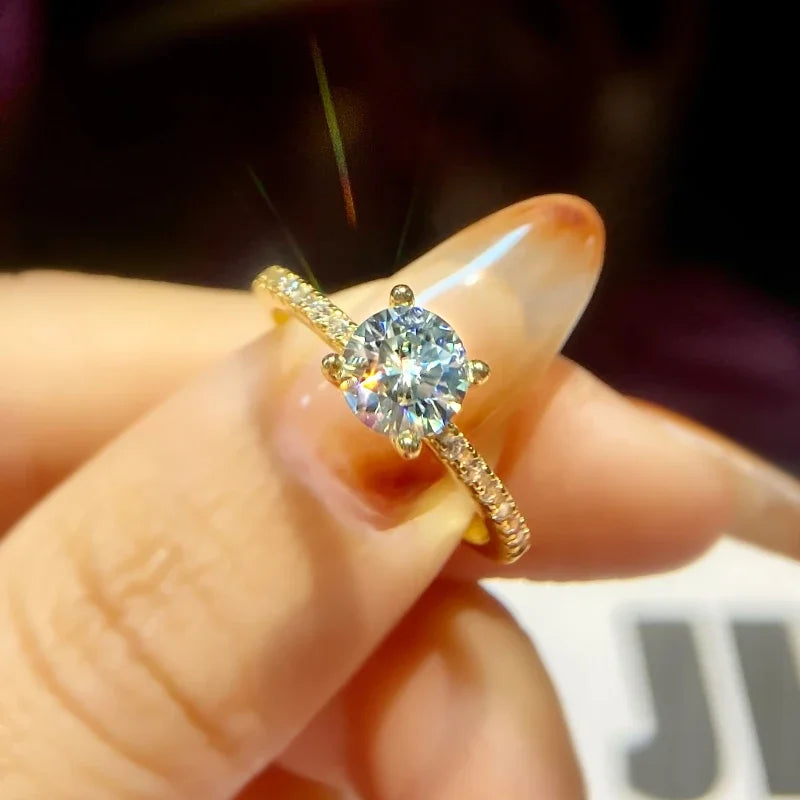 Round Moissanite Zircon Band