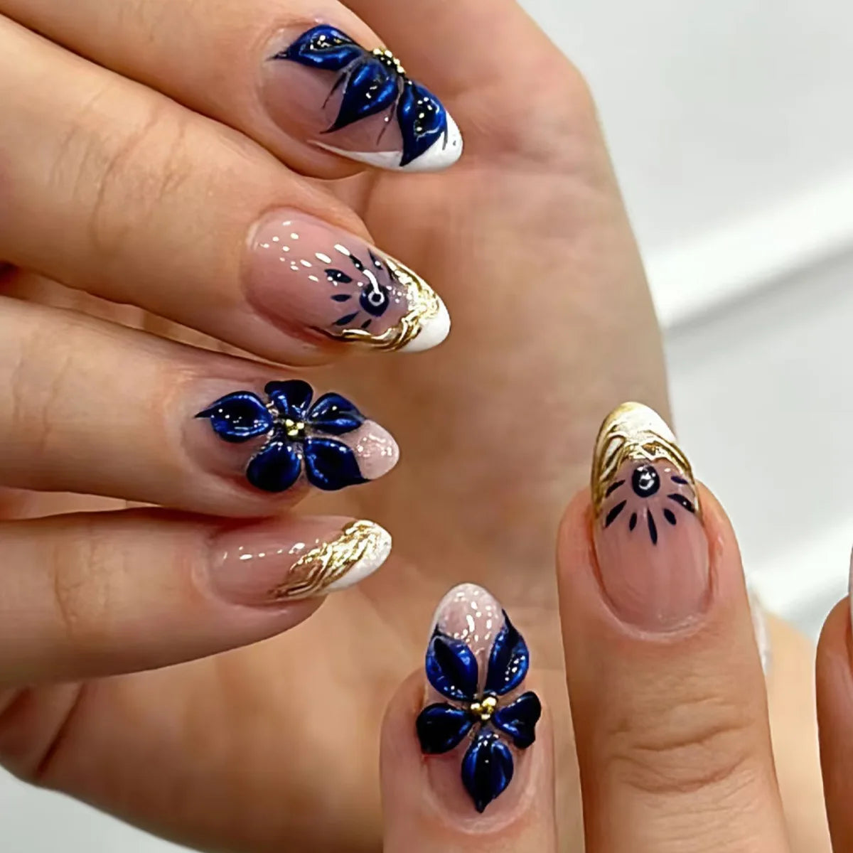 Gradient Blue Flower Press-On Nails