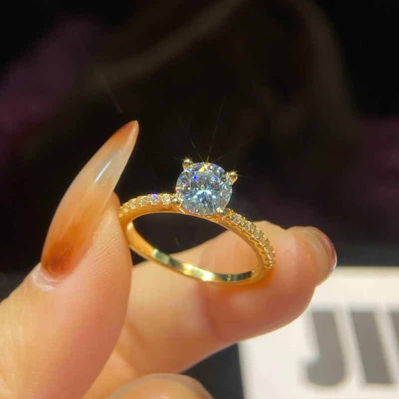 Round Moissanite Zircon Band