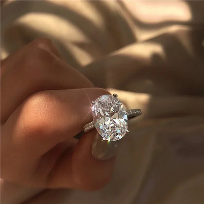 Oval Moissanite Wedding Ring