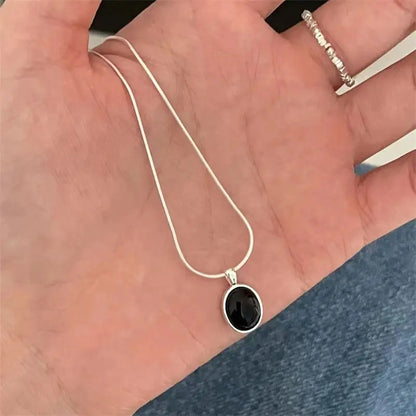 Retro Aquamarine Pendant Necklace