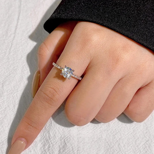 Round Moissanite Zircon Band
