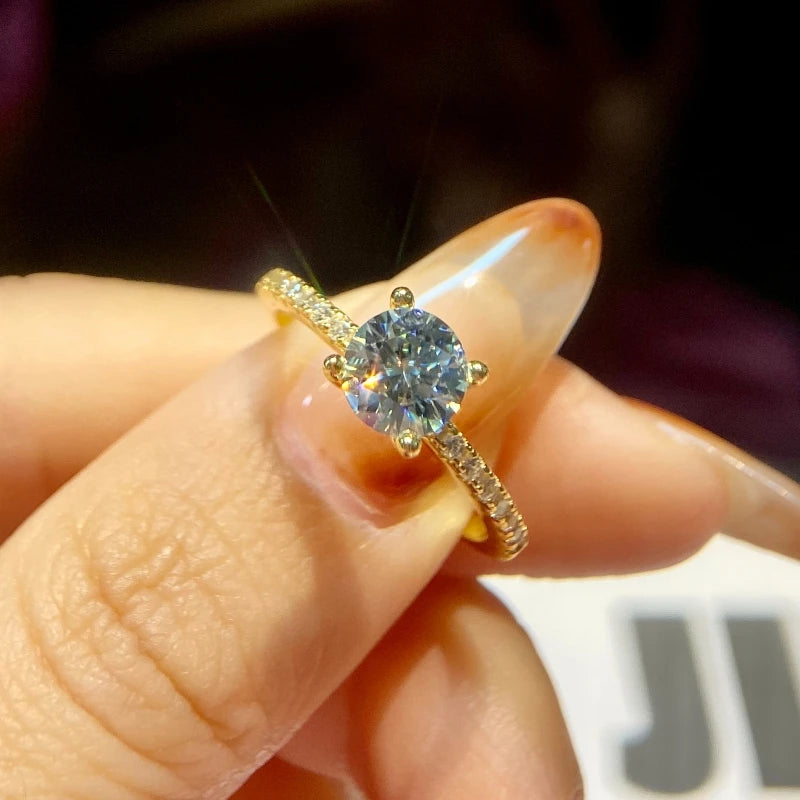 Round Moissanite Zircon Band