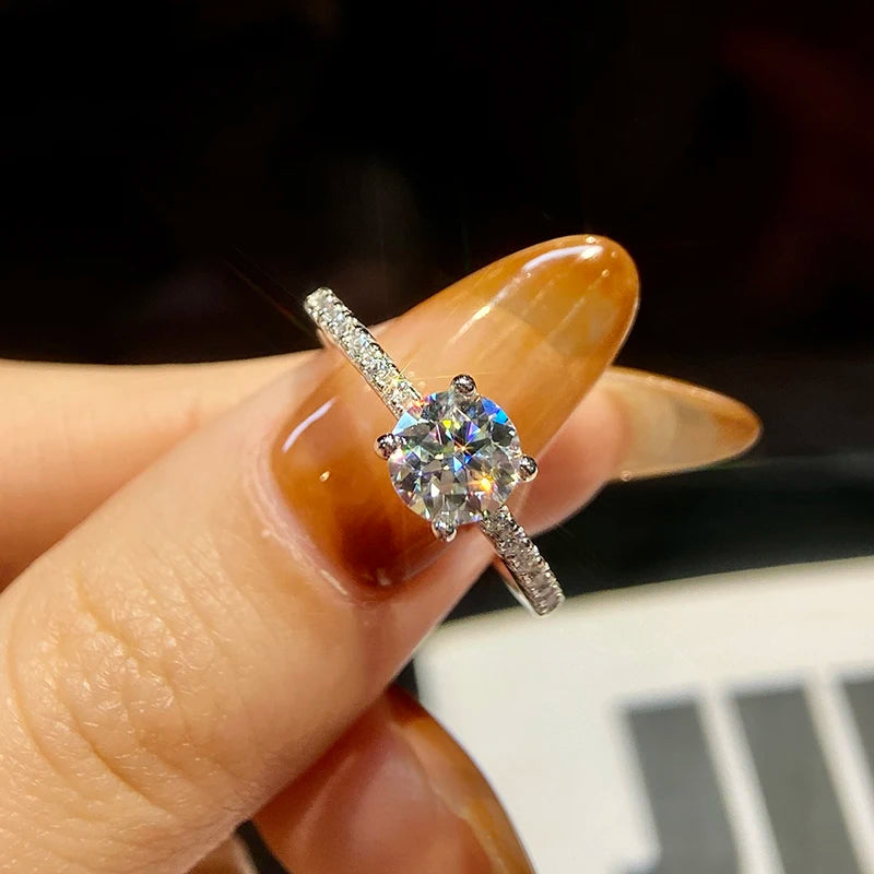 Round Moissanite Zircon Band