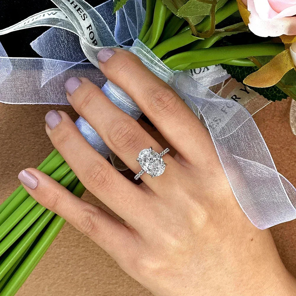Oval Moissanite Wedding Ring