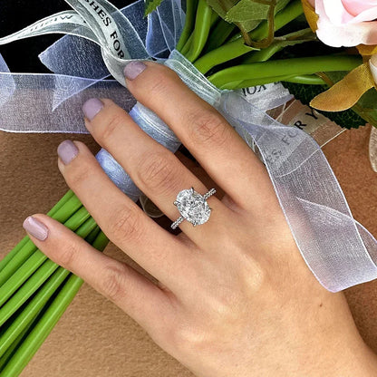 Oval Moissanite Wedding Ring