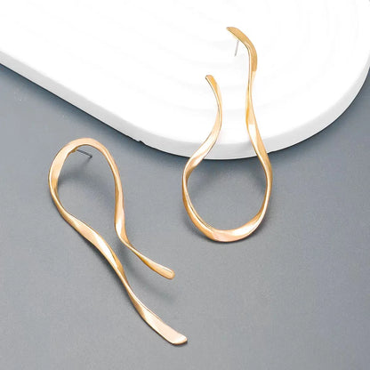 Exquisite Retro Design Earrings