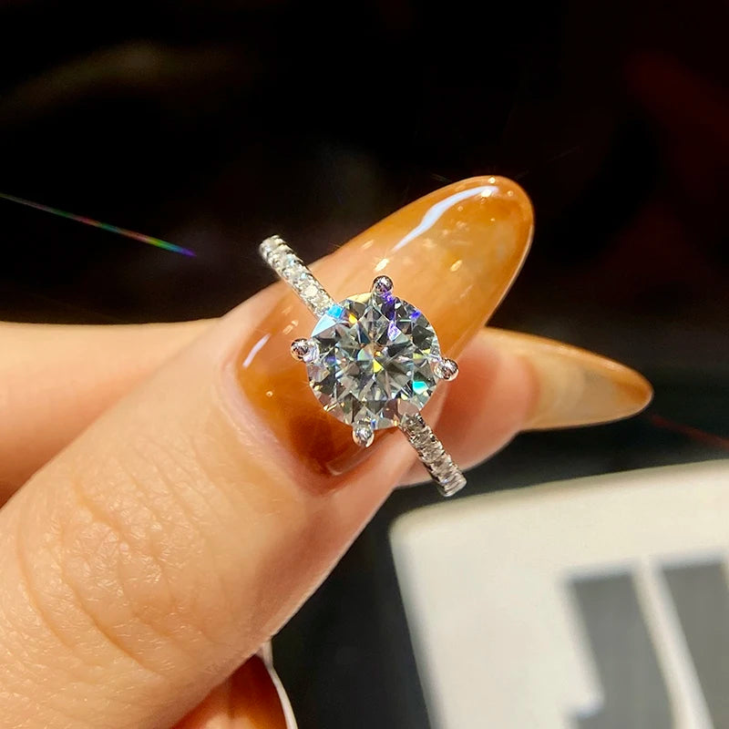 Round Moissanite Zircon Band